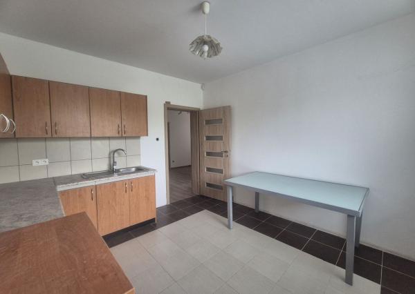 NA PREDAJ 5-iz. byt 264 m² v rodinnom dome so suterénom na bývanie aj podnikanie v meste Šamorín, časť Mliečno