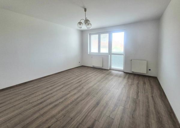 NA PREDAJ 5-iz. byt 264 m² v rodinnom dome so suterénom na bývanie aj podnikanie v meste Šamorín, časť Mliečno