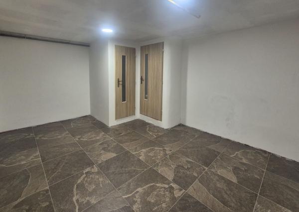 NA PREDAJ 5-iz. byt 264 m² v rodinnom dome so suterénom na bývanie aj podnikanie v meste Šamorín, časť Mliečno