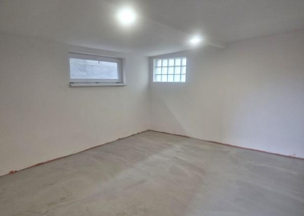 NA PREDAJ 5-iz. byt 264 m² v rodinnom dome so suterénom na bývanie aj podnikanie v meste Šamorín, časť Mliečno