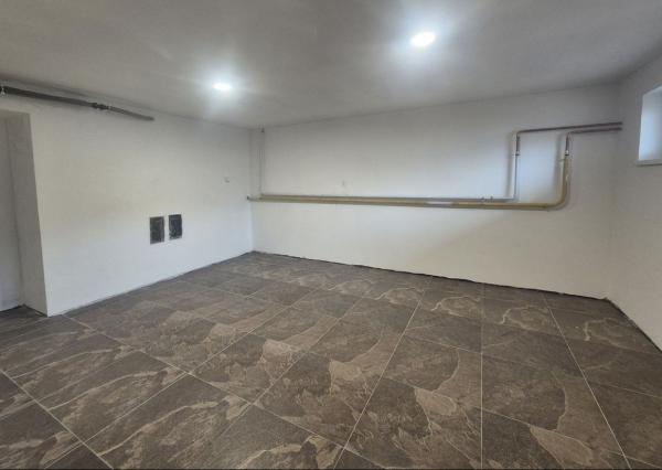 NA PREDAJ 5-iz. byt 264 m² v rodinnom dome so suterénom na bývanie aj podnikanie v meste Šamorín, časť Mliečno