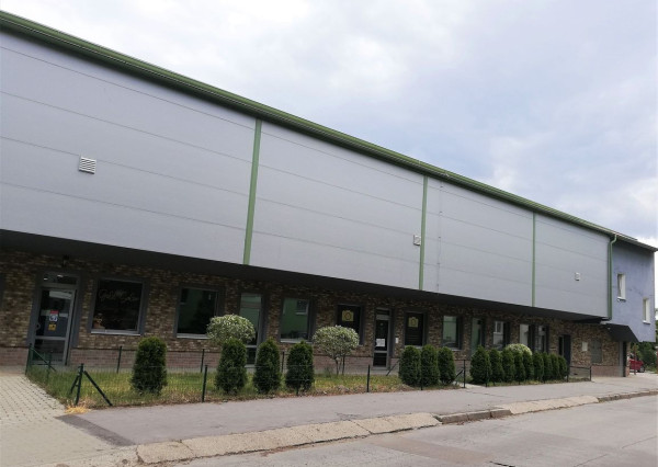 NA PRENÁJOM 55 m² kancelársky / obchodný priestor v centre mesta Šamorín