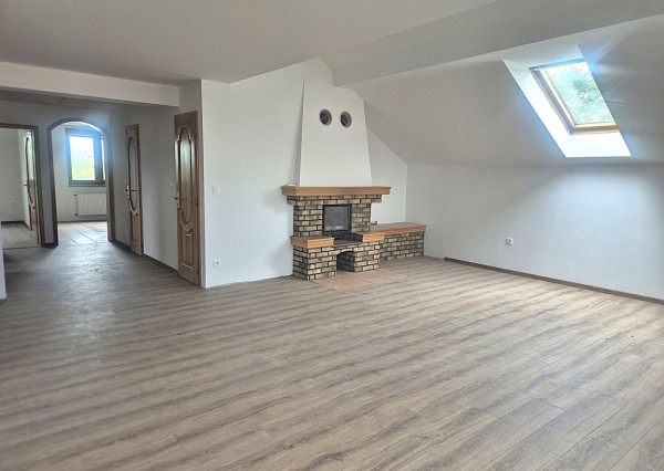 NA PREDAJ 5-iz. byt 339m² so suterénom na bývanie aj podnikanie v meste Šamorín, časť Mliečno