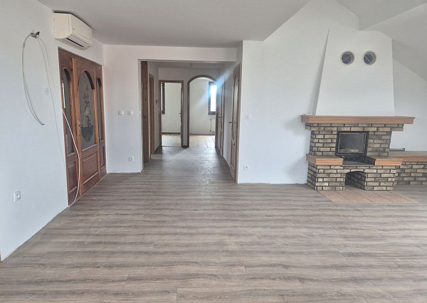 NA PREDAJ 5-iz. byt 339m² so suterénom na bývanie aj podnikanie v meste Šamorín, časť Mliečno