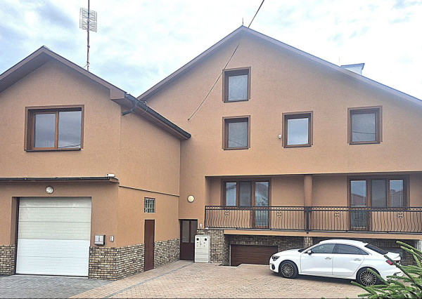 NA PREDAJ 5-iz. byt 339m² so suterénom na bývanie aj podnikanie v meste Šamorín, časť Mliečno