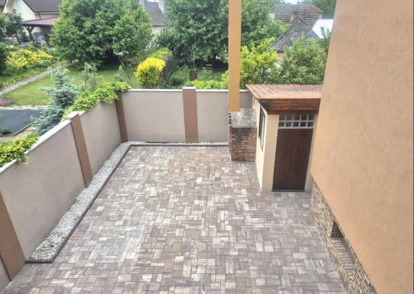 NA PREDAJ 5-iz. byt 339m² so suterénom na bývanie aj podnikanie v meste Šamorín, časť Mliečno