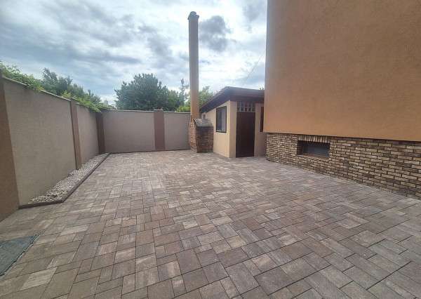 NA PREDAJ 5-iz. byt 339m² so suterénom na bývanie aj podnikanie v meste Šamorín, časť Mliečno