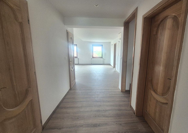 NA PREDAJ 5-iz. byt 339m² so suterénom na bývanie aj podnikanie v meste Šamorín, časť Mliečno