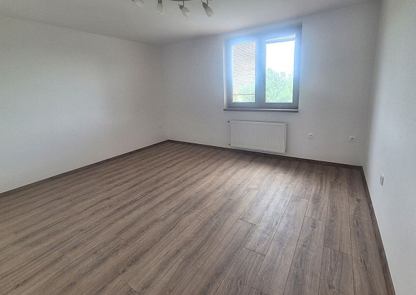 NA PREDAJ 5-iz. byt 339m² so suterénom na bývanie aj podnikanie v meste Šamorín, časť Mliečno