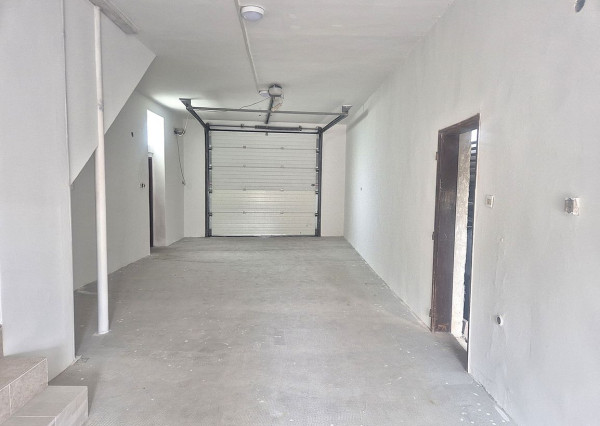 NA PREDAJ 5-iz. byt 339m² so suterénom na bývanie aj podnikanie v meste Šamorín, časť Mliečno