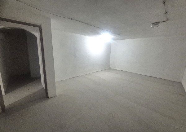 NA PREDAJ 5-iz. byt 339m² so suterénom na bývanie aj podnikanie v meste Šamorín, časť Mliečno