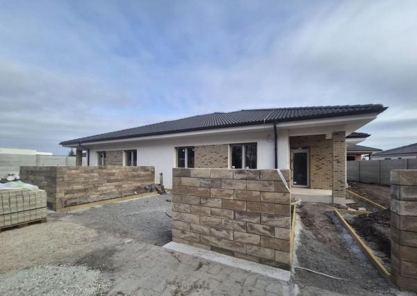 NA PREDAJ - Novostavba 4-iz. rodinného domu v dvojdome vo vyhľadávanej lokalite Florida Villa Park, Dunajská Streda