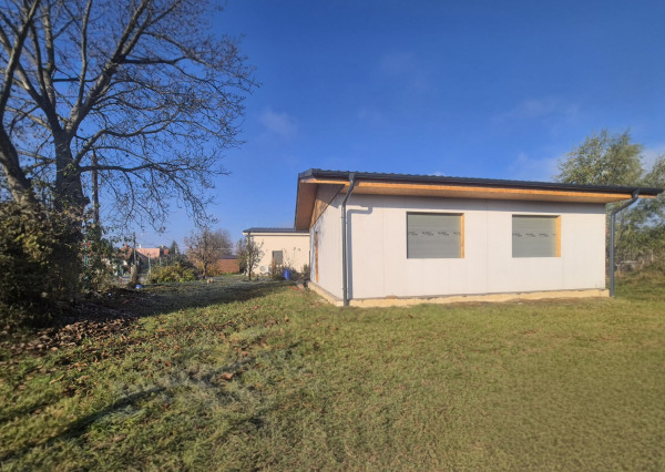 NA PREDAJ 2-izbová rozostavaná stavba rodinného domu (74 m²) – Jelka, okres Galanta