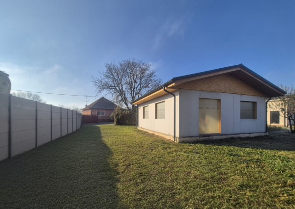 NA PREDAJ 2-izbová rozostavaná stavba rodinného domu (74 m²) – Jelka, okres Galanta