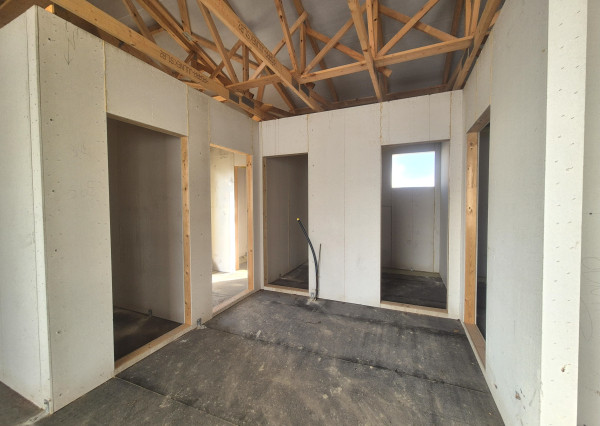 NA PREDAJ 2-izbová rozostavaná stavba rodinného domu (74 m²) – Jelka, okres Galanta