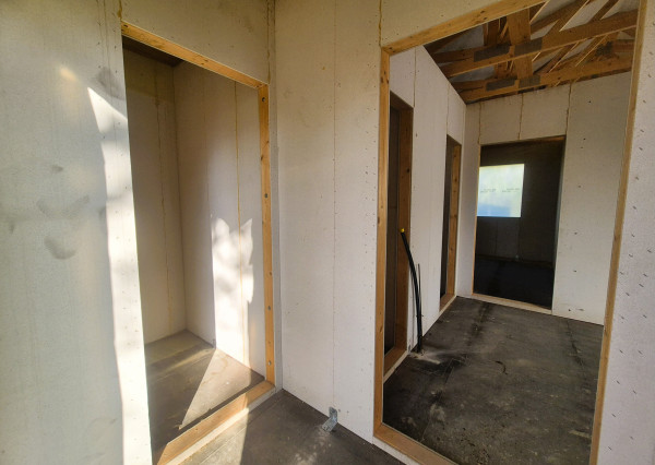 NA PREDAJ 2-izbová rozostavaná stavba rodinného domu (74 m²) – Jelka, okres Galanta