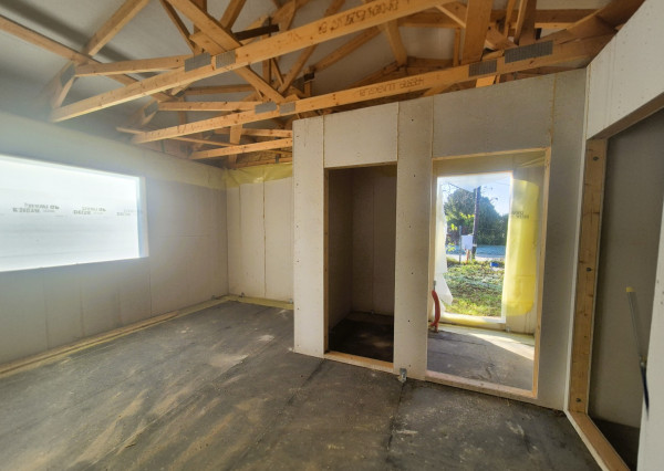 NA PREDAJ 2-izbová rozostavaná stavba rodinného domu (74 m²) – Jelka, okres Galanta