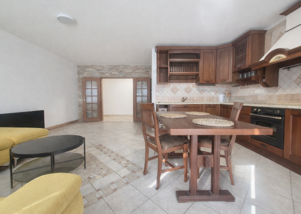 NA PREDAJ priestranný 2-izbový byt (86 m²) s loggiou (2 m²) v modernej tehlovej novostavbe v mestskej časti Ružinov – Trnávka, Bratislava