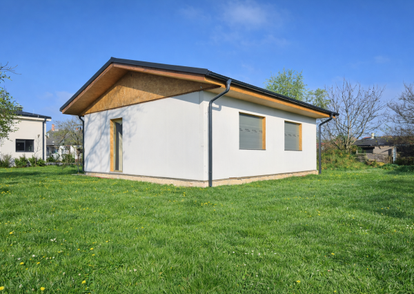 ZNÍŽENÁ CENA! NA PREDAJ 2-izbová rozostavaná stavba rodinného domu (74 m²) – Jelka, okres Galanta