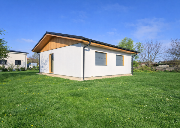 ZNÍŽENÁ CENA! NA PREDAJ 2-izbová rozostavaná stavba rodinného domu (74 m²) – Jelka, okres Galanta