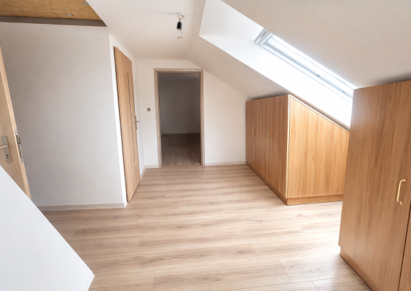 NA PREDAJ 5-iz. byt 339m² so suterénom na bývanie aj podnikanie v meste Šamorín, časť Mliečno