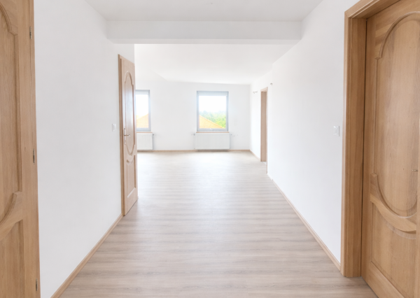 NA PREDAJ 5-iz. byt 339m² so suterénom na bývanie aj podnikanie v meste Šamorín, časť Mliečno