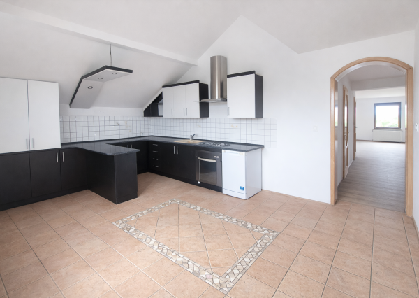 NA PREDAJ 5-iz. byt 339m² so suterénom na bývanie aj podnikanie v meste Šamorín, časť Mliečno