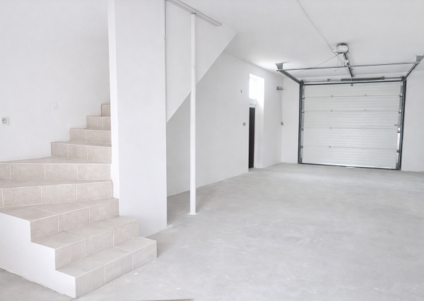 NA PREDAJ 5-iz. byt 339m² so suterénom na bývanie aj podnikanie v meste Šamorín, časť Mliečno