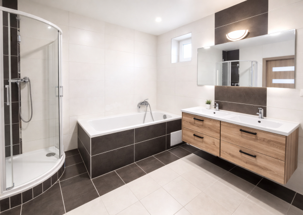 NA PREDAJ 5-iz. byt 264 m² v rodinnom dome so suterénom na bývanie aj podnikanie v meste Šamorín, časť Mliečno