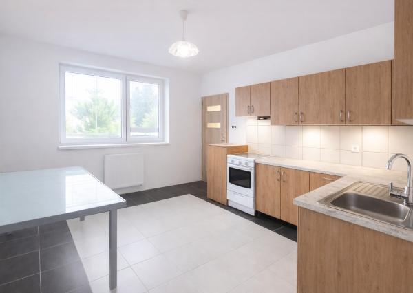 NA PREDAJ 5-iz. byt 264 m² v rodinnom dome so suterénom na bývanie aj podnikanie v meste Šamorín, časť Mliečno