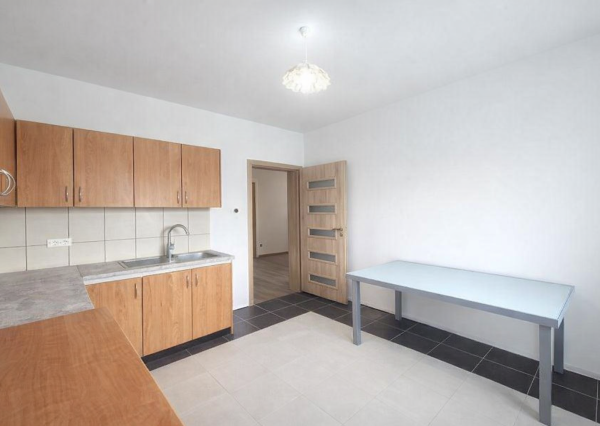 NA PREDAJ 5-iz. byt 264 m² v rodinnom dome so suterénom na bývanie aj podnikanie v meste Šamorín, časť Mliečno