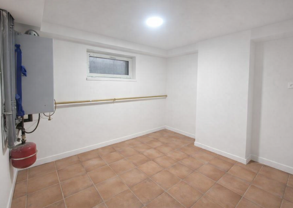 NA PREDAJ 5-iz. byt 264 m² v rodinnom dome so suterénom na bývanie aj podnikanie v meste Šamorín, časť Mliečno