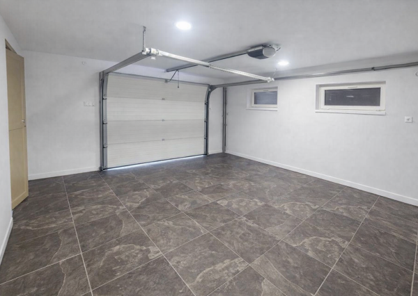 NA PREDAJ 5-iz. byt 264 m² v rodinnom dome so suterénom na bývanie aj podnikanie v meste Šamorín, časť Mliečno