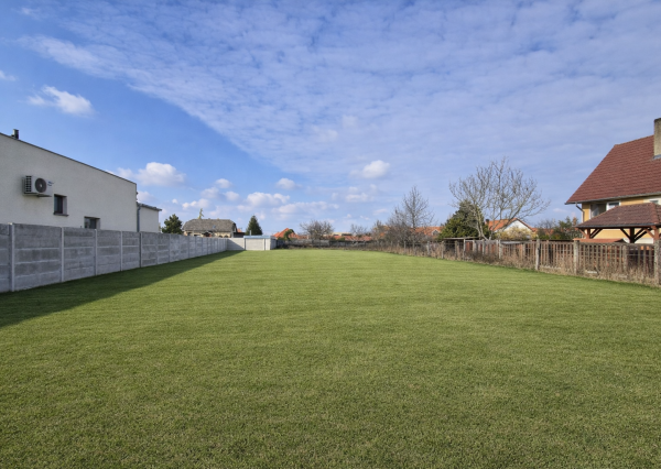 NA PREDAJ stavebný pozemok 883 m² – Dolný Bar, okres DS