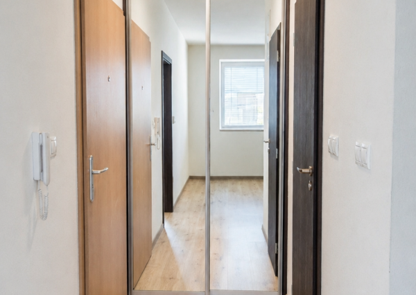 REZERVOVANÝ  2-izbový byt 40m² s balkónom 5m² v modernej tehlovej novostavbe obľúbenom rezidenčnom projekte Hviezdne bývanie v obci Hviezdoslavov