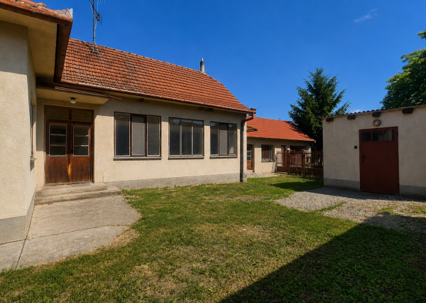 REZERVOVANÝ 3-izbový rodinný dom v pôvodnom stave – Štvrtok na Ostrove, okres Dunajská Streda