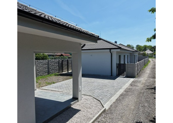 Na PREDAJ moderný 4-izbový rodinný dom s garážou a krytou terasou – novostavba Kyselica