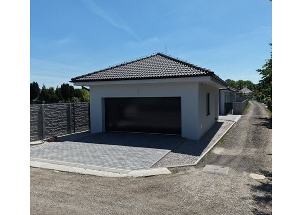 Na PREDAJ moderný 4-izbový rodinný dom s garážou a krytou terasou – novostavba Kyselica
