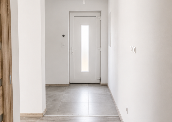 Na PREDAJ moderný 4-izbový rodinný dom s garážou a krytou terasou – novostavba Kyselica