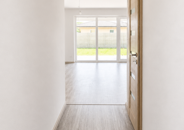 Na PREDAJ moderný 4-izbový rodinný dom s garážou a krytou terasou – novostavba Kyselica
