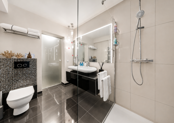 Na PREDAJ rodinný dom s dvojgarážou 136m² s pozemkom 570m² a upravenou záhradou – Horná Potôň
