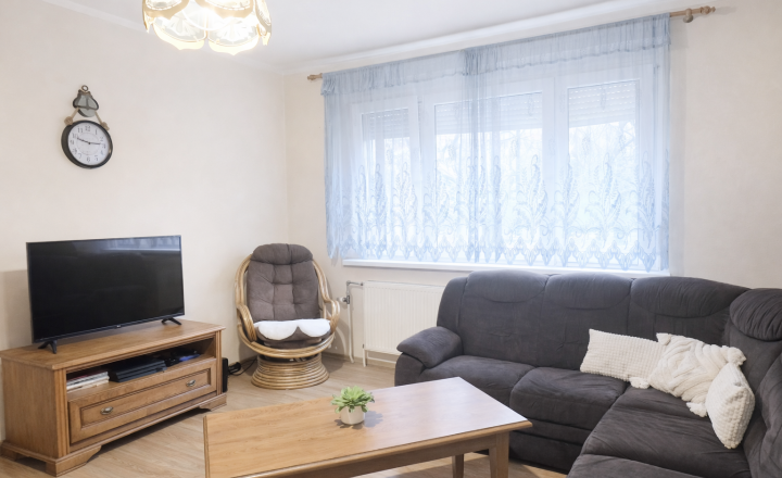 NA PREDAJ 3-izbový byt 64m² v Petržalke - Bratislava V - fotografia 1
