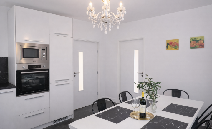 NA PREDAJ PRIESTRANNÝ 6-IZBOVÝ DOM | 195 m² | bývanie aj podnikanie | Veľké Dvorníky - fotografia 5