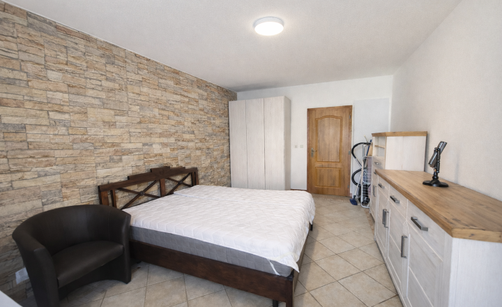 NA PREDAJ NADŠTANDARDNÝ 2-IZBOVÝ BYT 86 m² | po kompletnej rekonštrukcii | Ružinov – Trnávka - fotografia 4