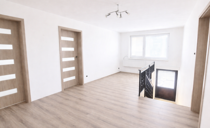 NA PREDAJ | 3-izbový byt | 2 bytové jednotky | bývanie aj podnikanie | Šamorín – Mliečno - fotografia 1