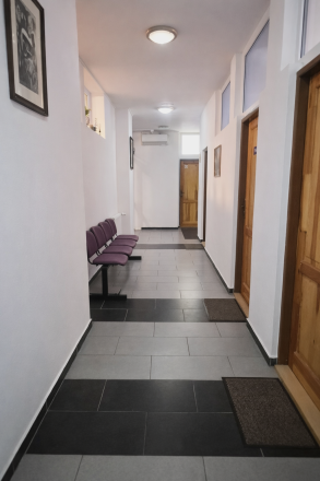 NA PRENÁJOM KANCELÁRSKY PRIESTOR 35 m² | centrum Šamorína | nájom 330 € vrátane réžií - fotografia 5