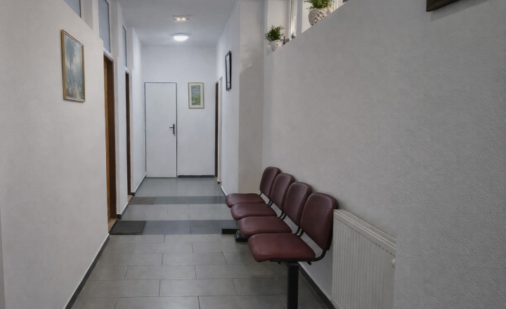 NA PRENÁJOM KANCELÁRSKY PRIESTOR 35 m² | centrum Šamorína | nájom 330 € vrátane réžií - fotografia 3