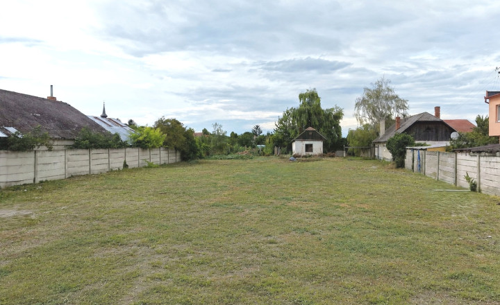 NA PREDAJ INVESTIČNÝ POZEMOK 2 164 m² | centrum Veľkého Medera | široké možnosti výstavby - fotografia 4