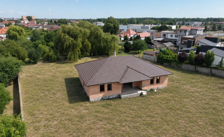 NA PREDAJ | Rozostavaný rodinný dom 266 m² | Veľký pozemok 2 961 m² | Veľký Meder, okres Dunajská Streda - fotografia 1