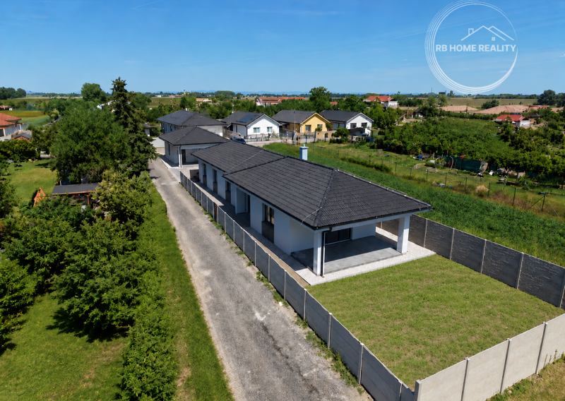 NA PREDAJ  NOVOSTAVBA / 4-izbový rodinný dom s dvojgarážou a krytou terasou / v obci Kyselica